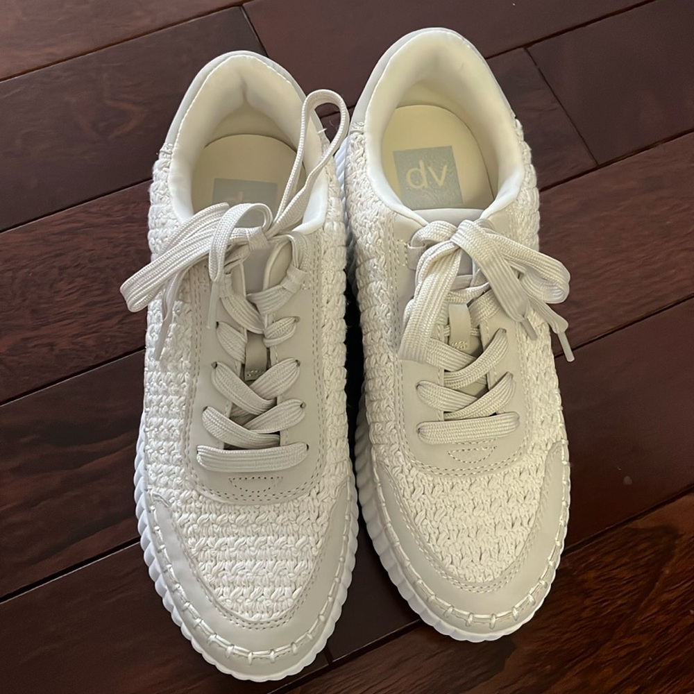 Dolce Vida Sneakers Size 7